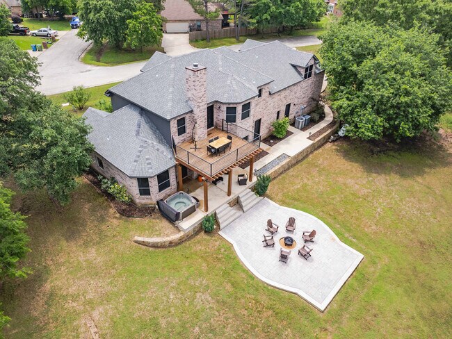 Building Photo - 200 Cove Dr