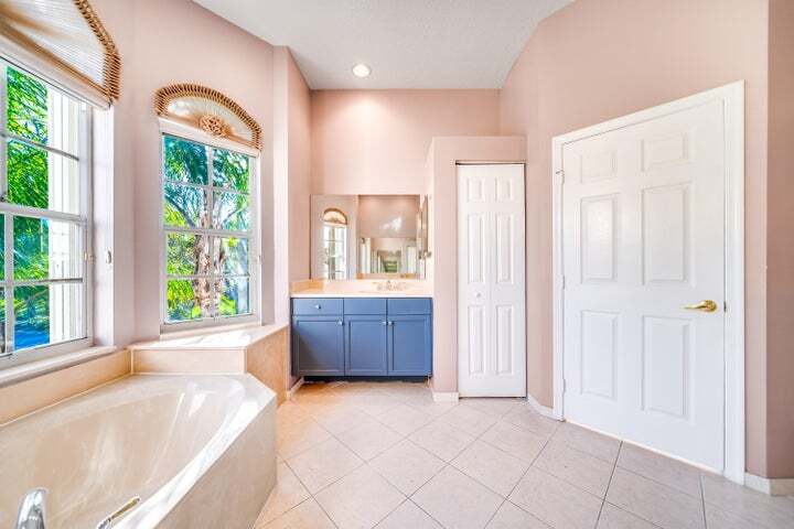 Building Photo - 2324 Simonson Dr