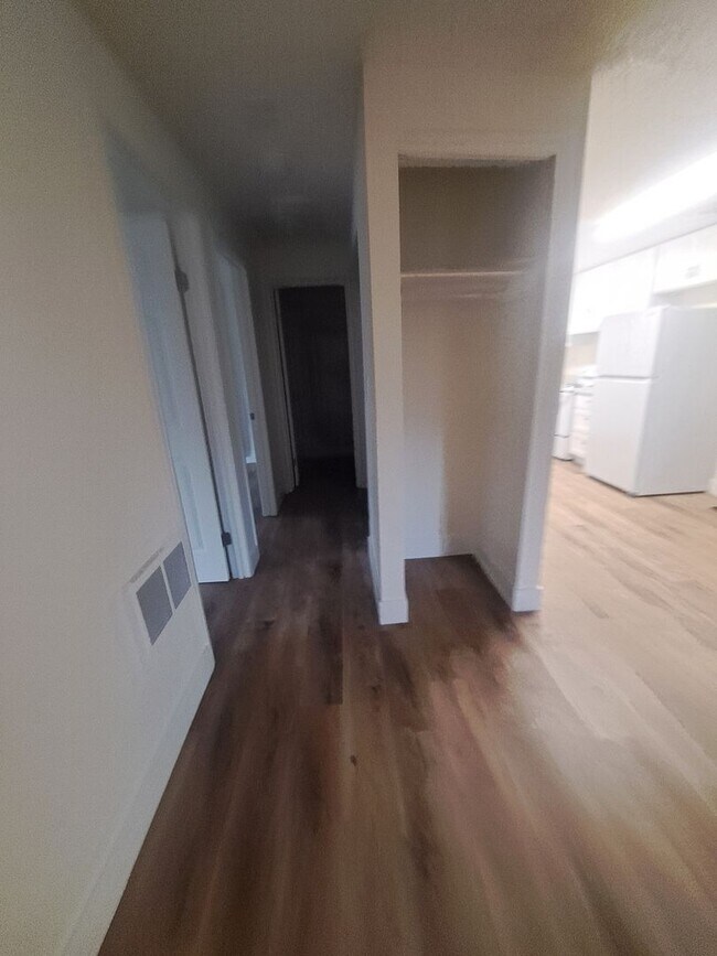 Building Photo - AR6290