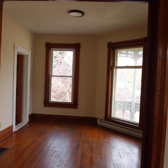 Building Photo - 49 S Howell St