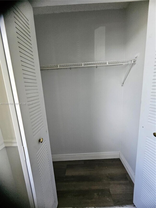 Building Photo - 216 Lake Pointe Dr