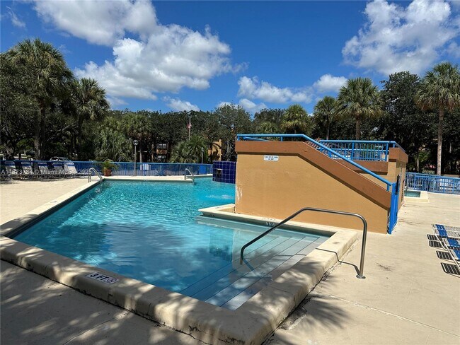 Building Photo - 15535 N Miami Lakeway