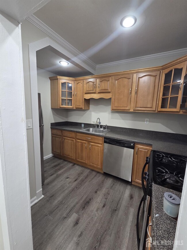 Building Photo - 537 Harrington St