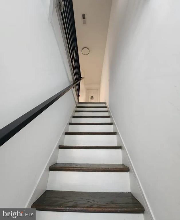 Building Photo - 565 Van Kirk St