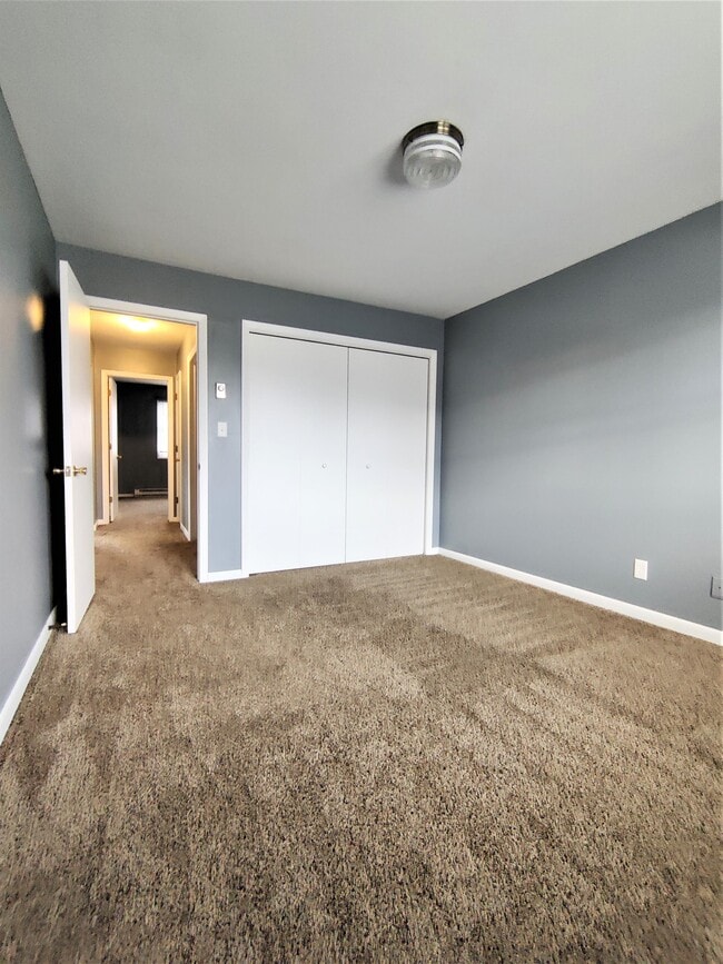 Building Photo - 435 E Ann St