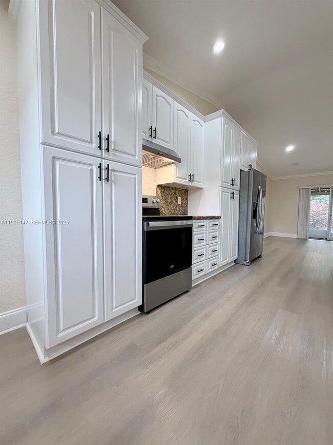 Building Photo - 10722 La Placida Dr