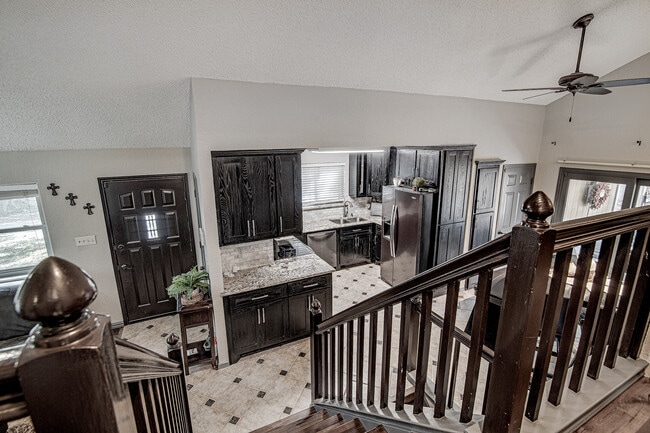 Building Photo - 6112 Farmingdale Dr