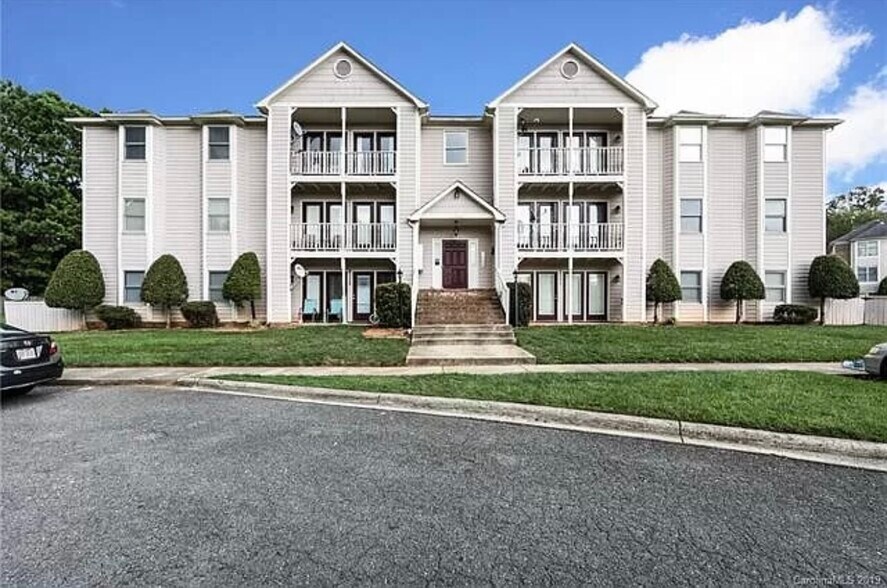 Primary Photo - 6145 Meadow Rose Ln Apt K