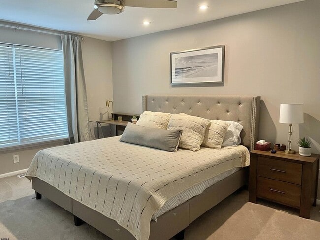 Building Photo - 5206 Ocean Dr S