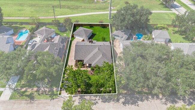 Building Photo - 2710 Pineleaf Dr