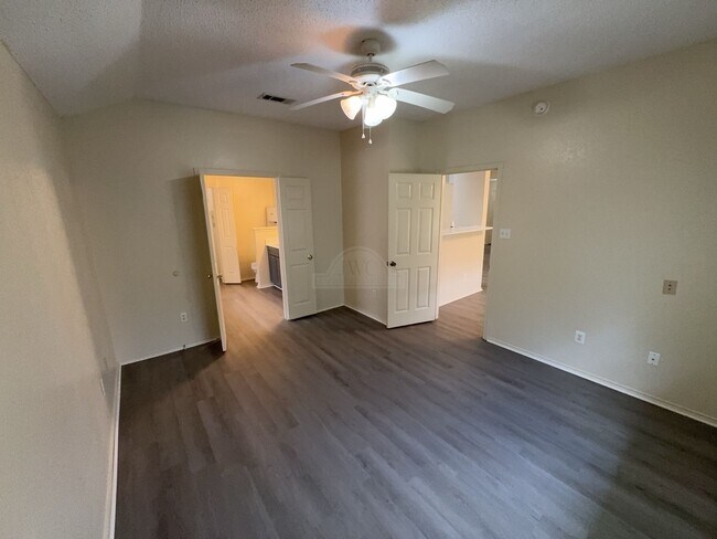 Building Photo - 4303 Fawn Dr
