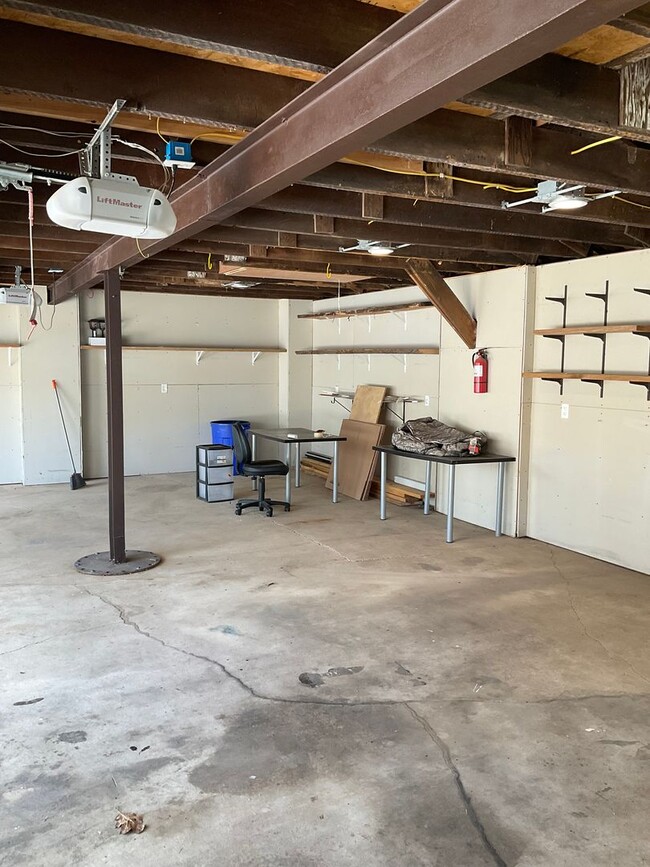 Building Photo - 501 Dartmouth Dr