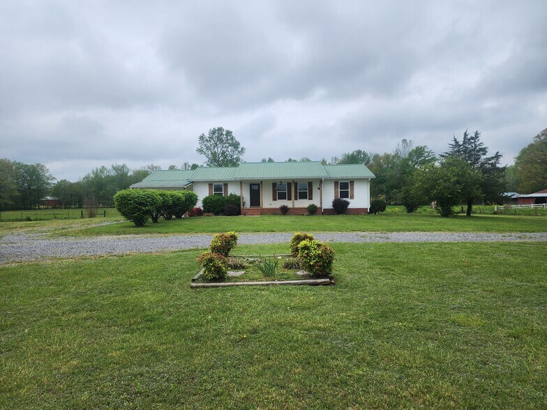 Primary Photo - 4731 W Green Hill Rd