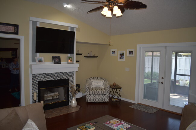 Building Photo - 1013 Buttercup Dr