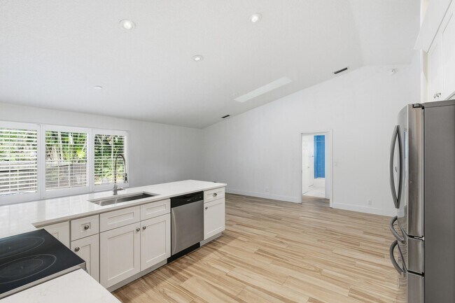 Building Photo - 2700 Yarmouth Dr