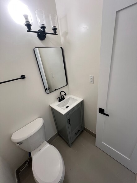 Building Photo - 2513 Hermosa Ave