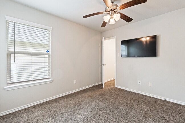 Building Photo - Natchez Home