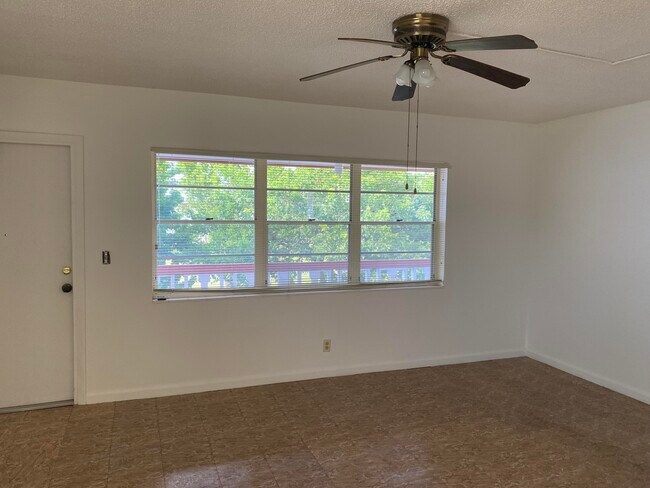 Building Photo - 209 Norwich I