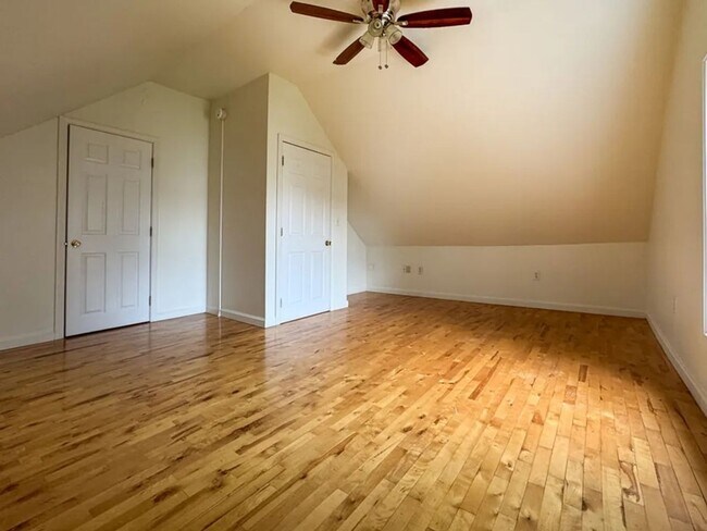 Building Photo - 10 Leclair Ave