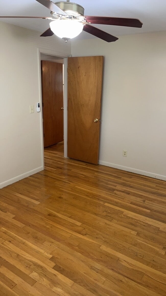 Building Photo - 811 Kenbrook Dr