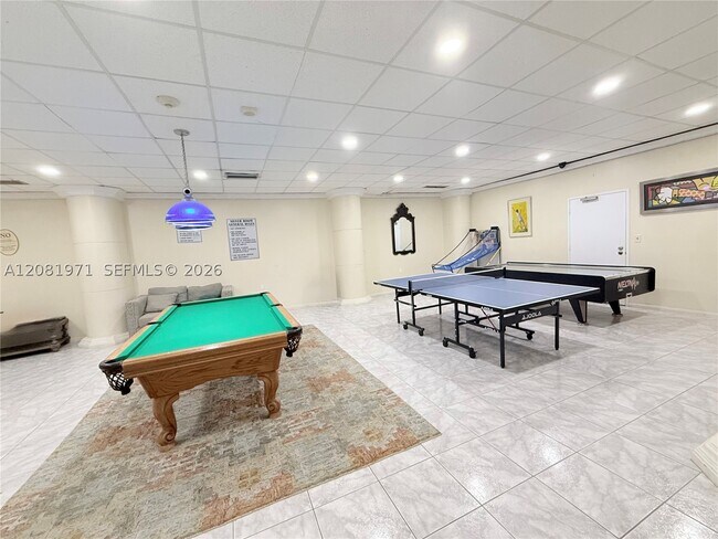 Building Photo - 3725 S Ocean Dr