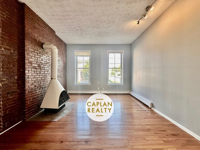 Building Photo - 46 Warren St