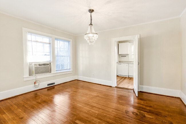 Building Photo - 2 Bed, 1 Bath Townhome in Haymount