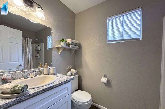 Building Photo - 1741 E Pepper Cir