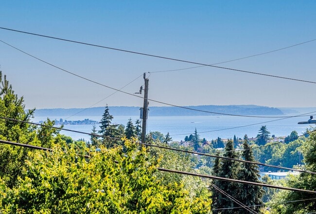 Building Photo - 3Bd/2.75Ba Seattle House