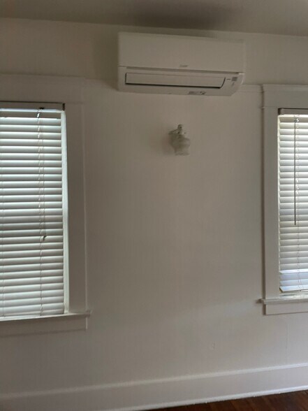 Building Photo - 515 S Indiana St