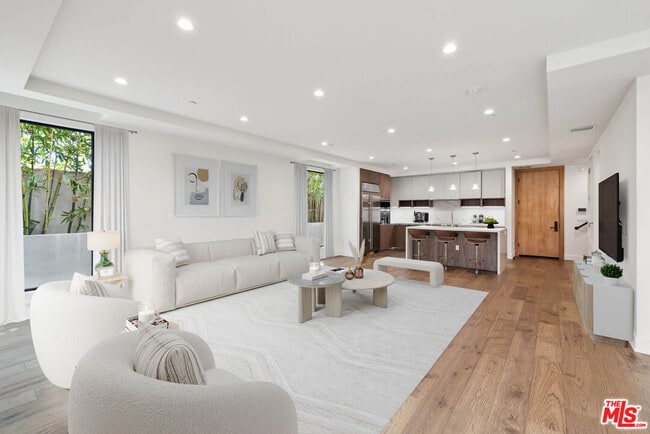 Building Photo - 725 Croft Ave