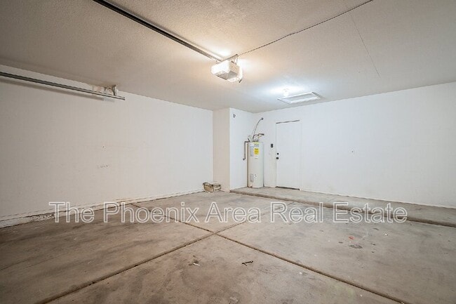 Building Photo - 251 W Windsor Dr