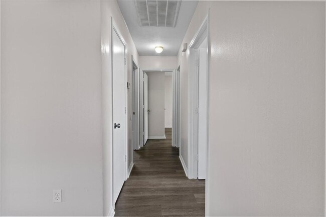 Building Photo - 806 Kalanchoe Ct