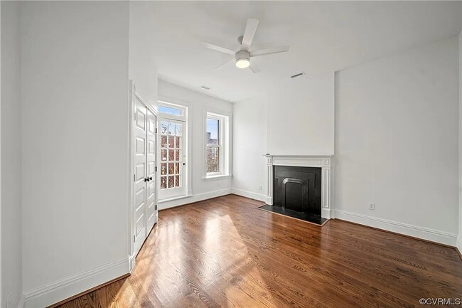 Building Photo - 102 N Harvie St