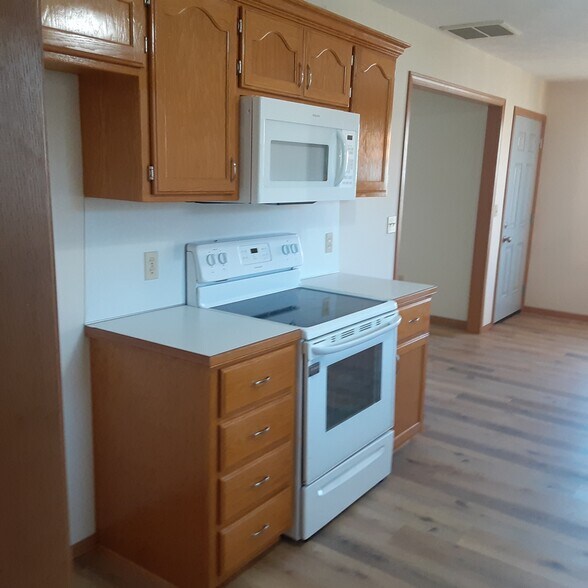 Building Photo - 236 N Foster Ave