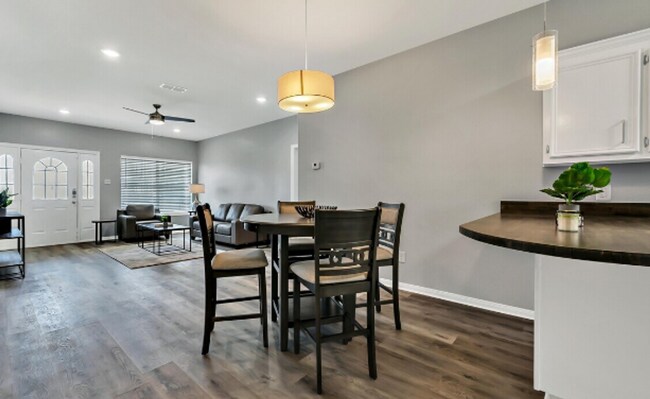 Building Photo - Beautiful 4 bed 4 bath