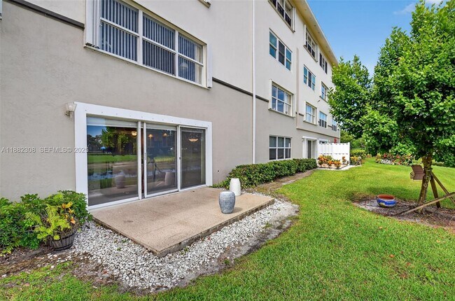 Building Photo - 5938 Crystal Shores Dr