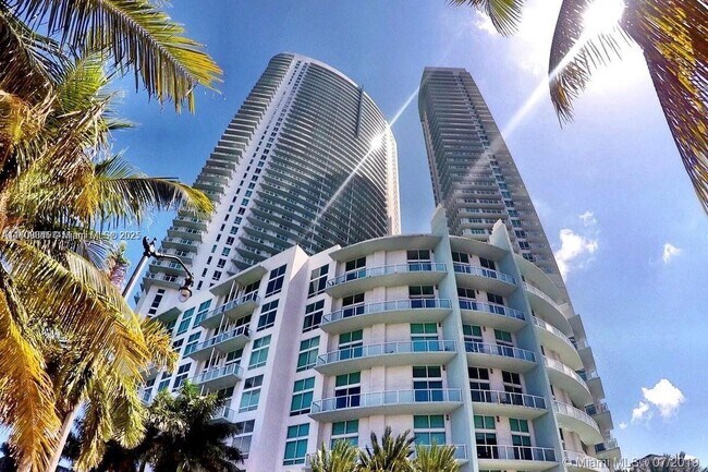 Building Photo - 1900 N Bayshore Dr