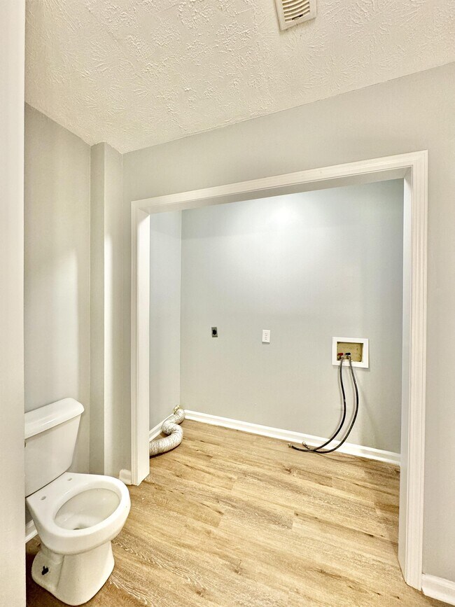 Building Photo - 112 Anderson Ct