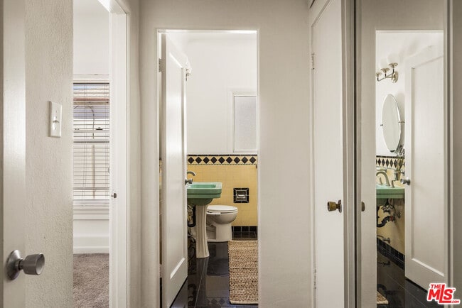 Building Photo - 1147 Westmoreland Ave