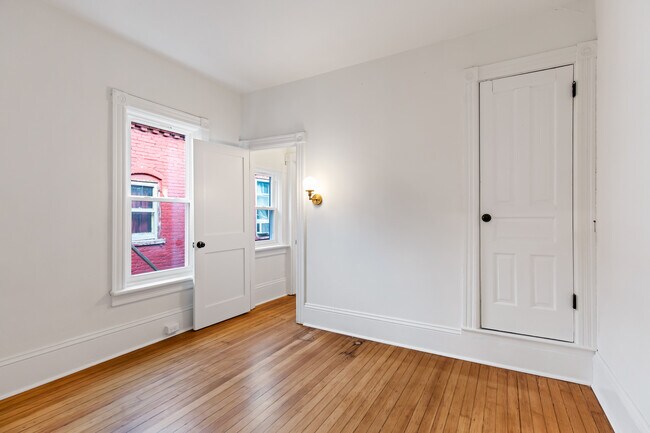 Building Photo - 449 N Prince St