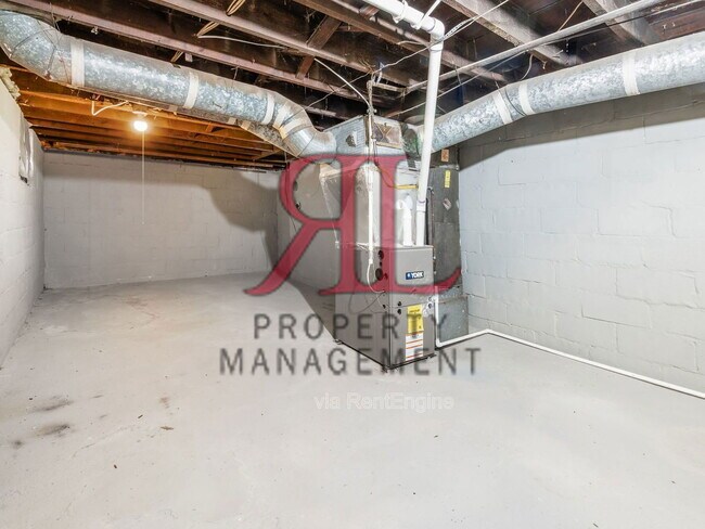 Building Photo - 439 Eldridge Ave