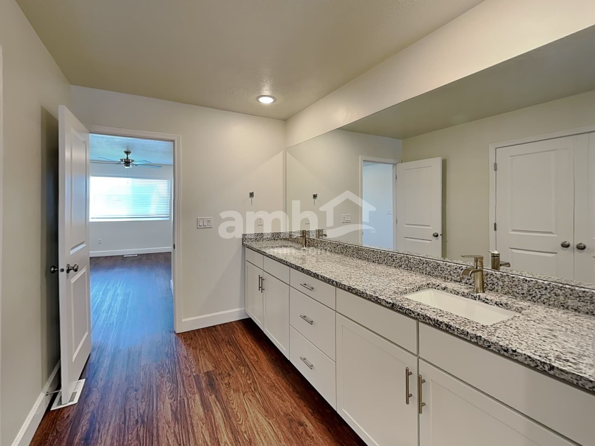 Building Photo - 1409 E Perelle Ln