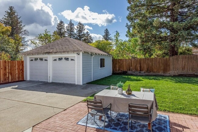 Building Photo - 18732 Afton Ave