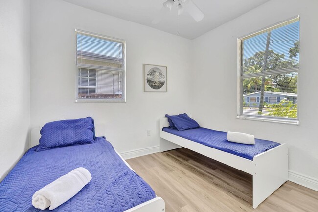 Building Photo - 1816 SW 21st St