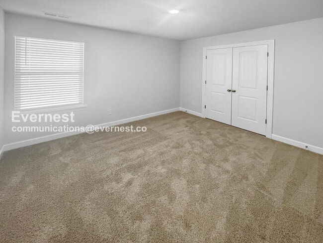 Building Photo - 3251 Quintana Dr