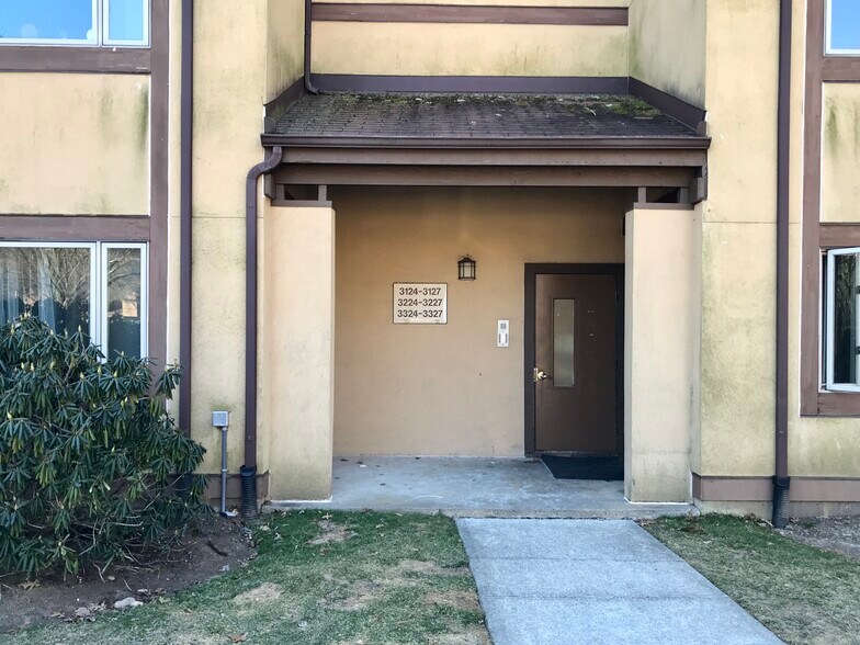 Building Photo - 3125 Sayre Dr