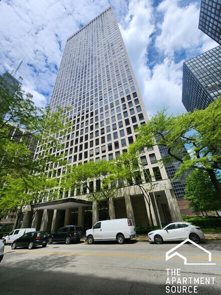 Building Photo - 260 E Chestnut St