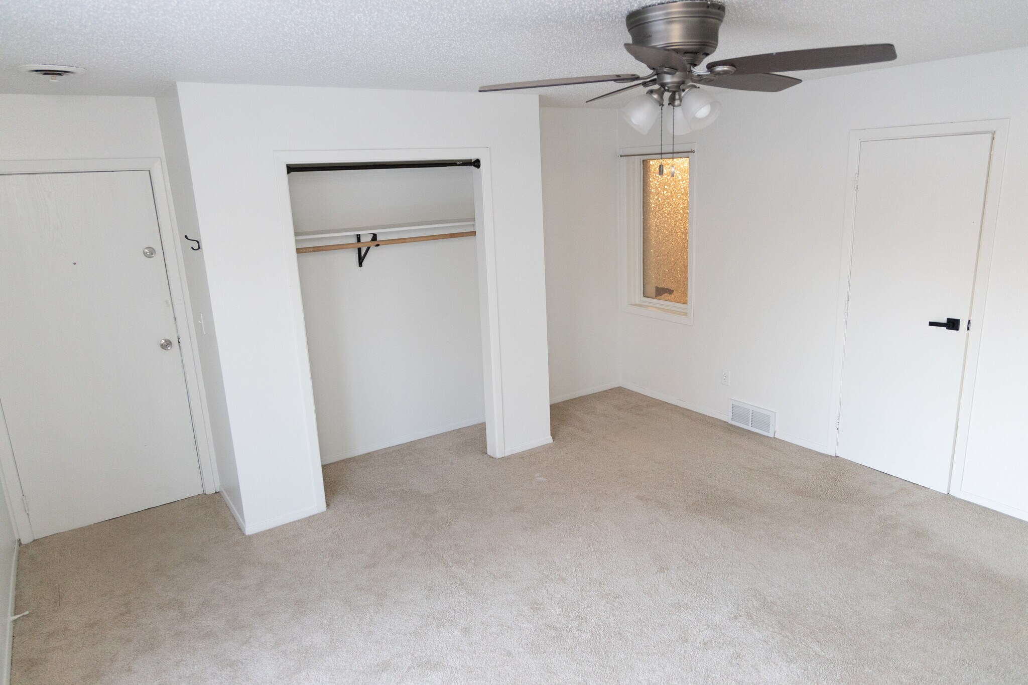 Building Photo - 711 S Phillips Ave