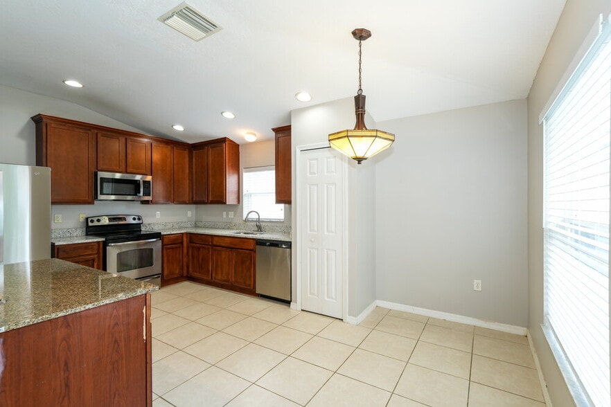 Building Photo - 3636 Grecko Dr